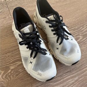 On Running women’s Black and White Athletic Shoes